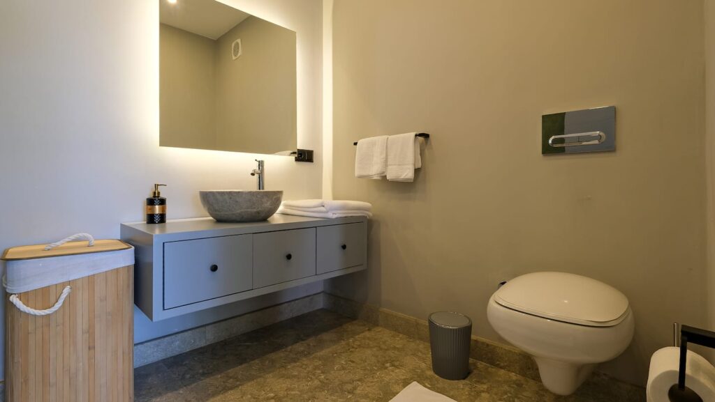 2nd Bathroom