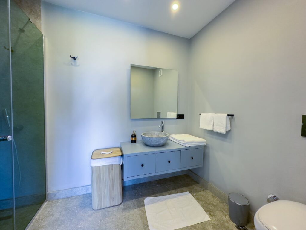 6th Bathroom