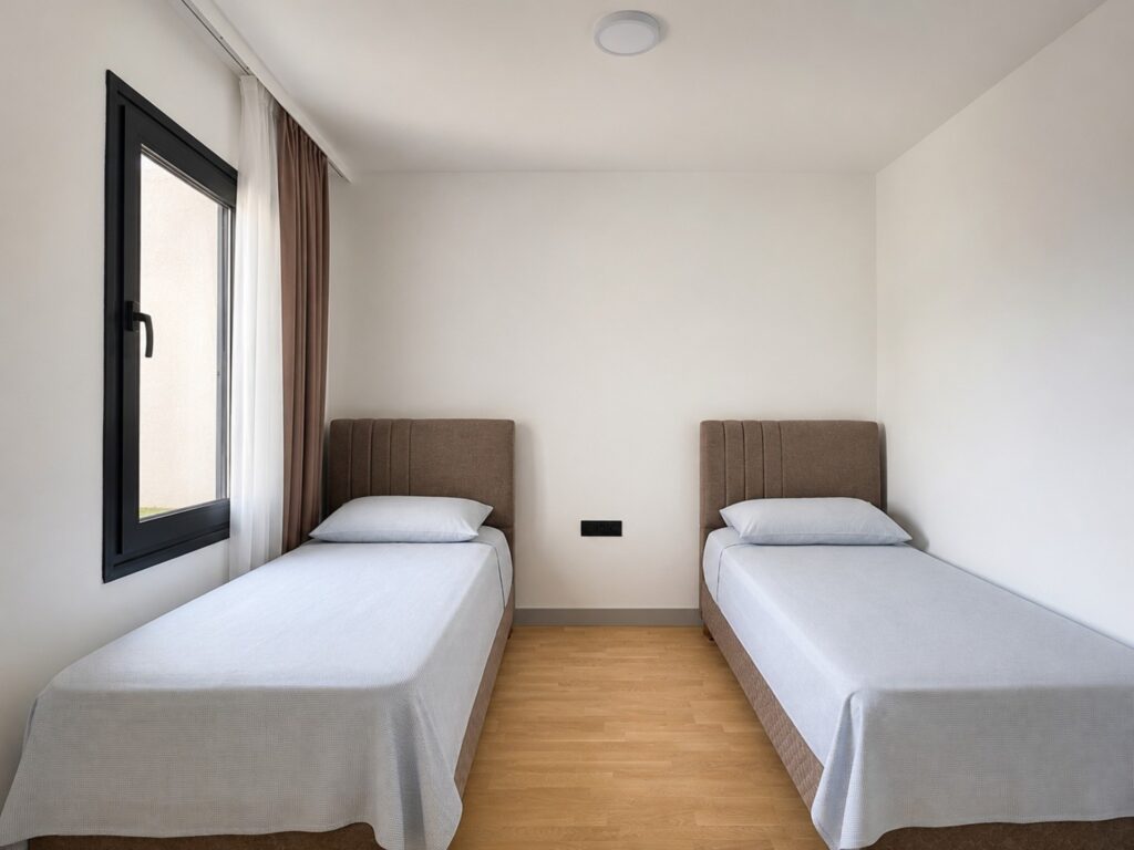 3rd Twin Bedroom img1
